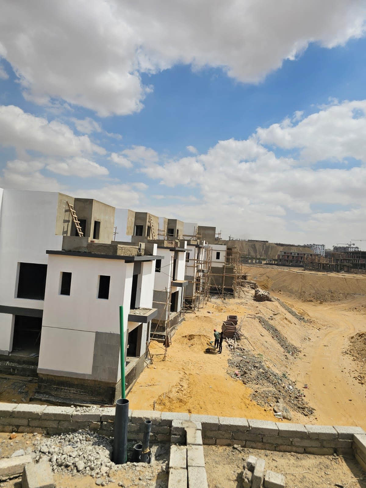 ايڨوار إيست 4