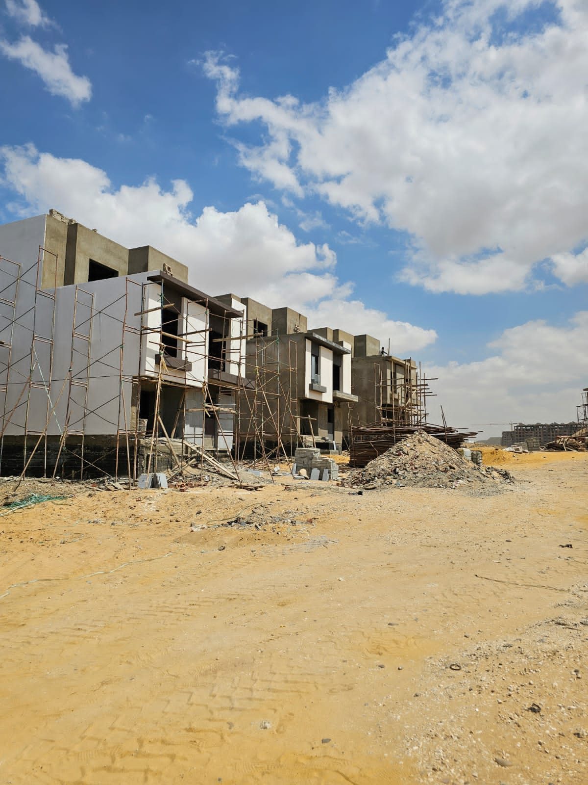 ايڨوار إيست 3