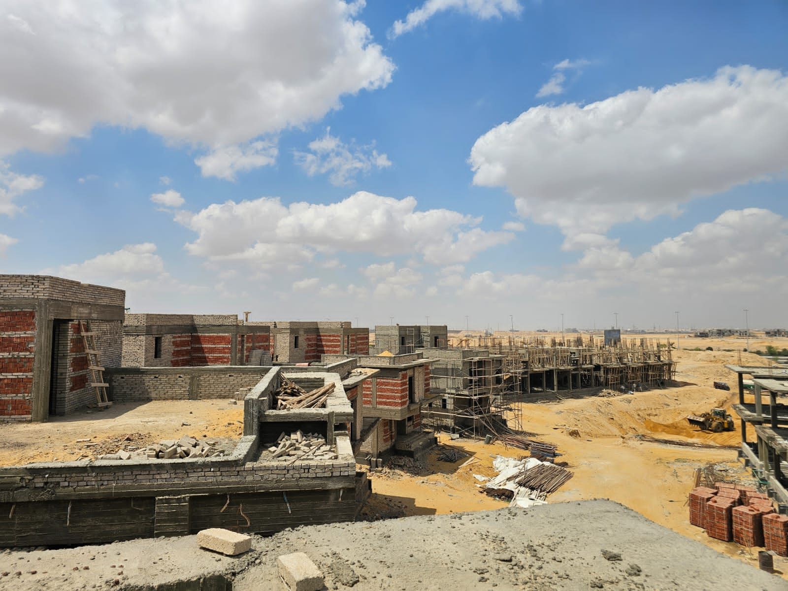 ايڨوار إيست 8