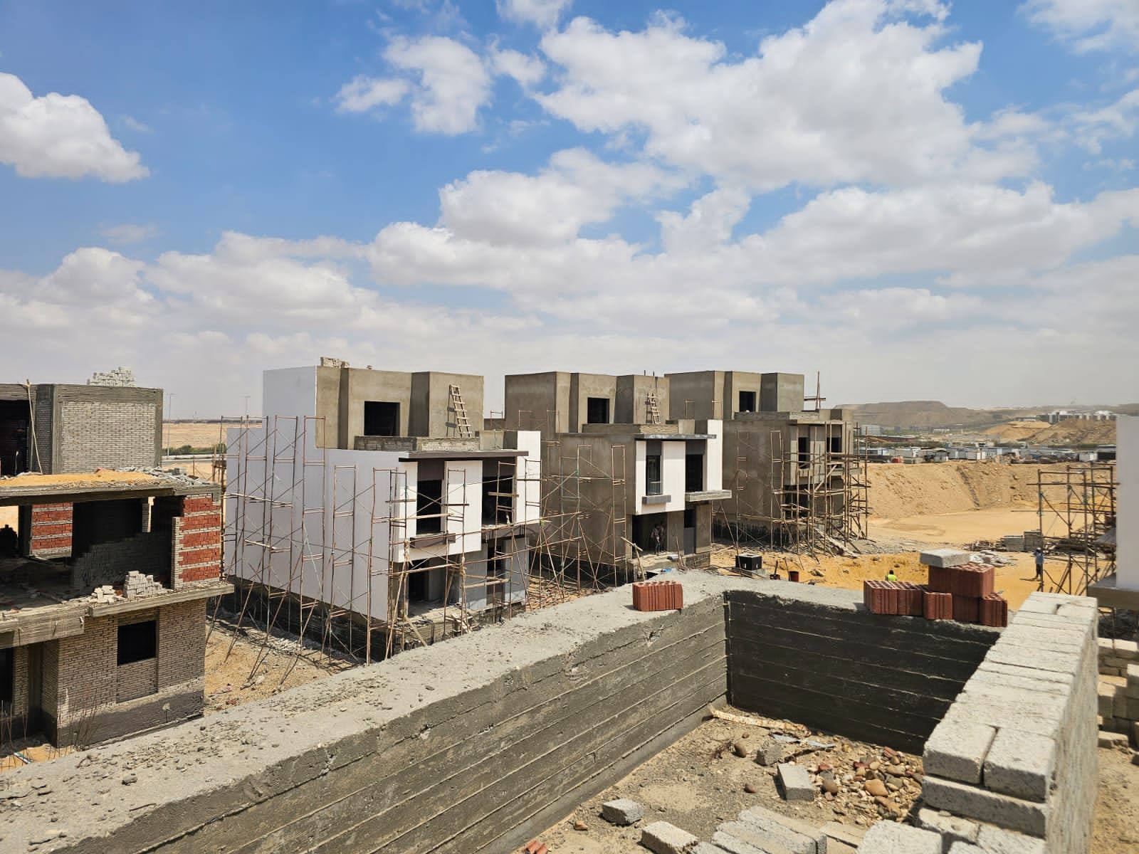 ايڨوار إيست 7